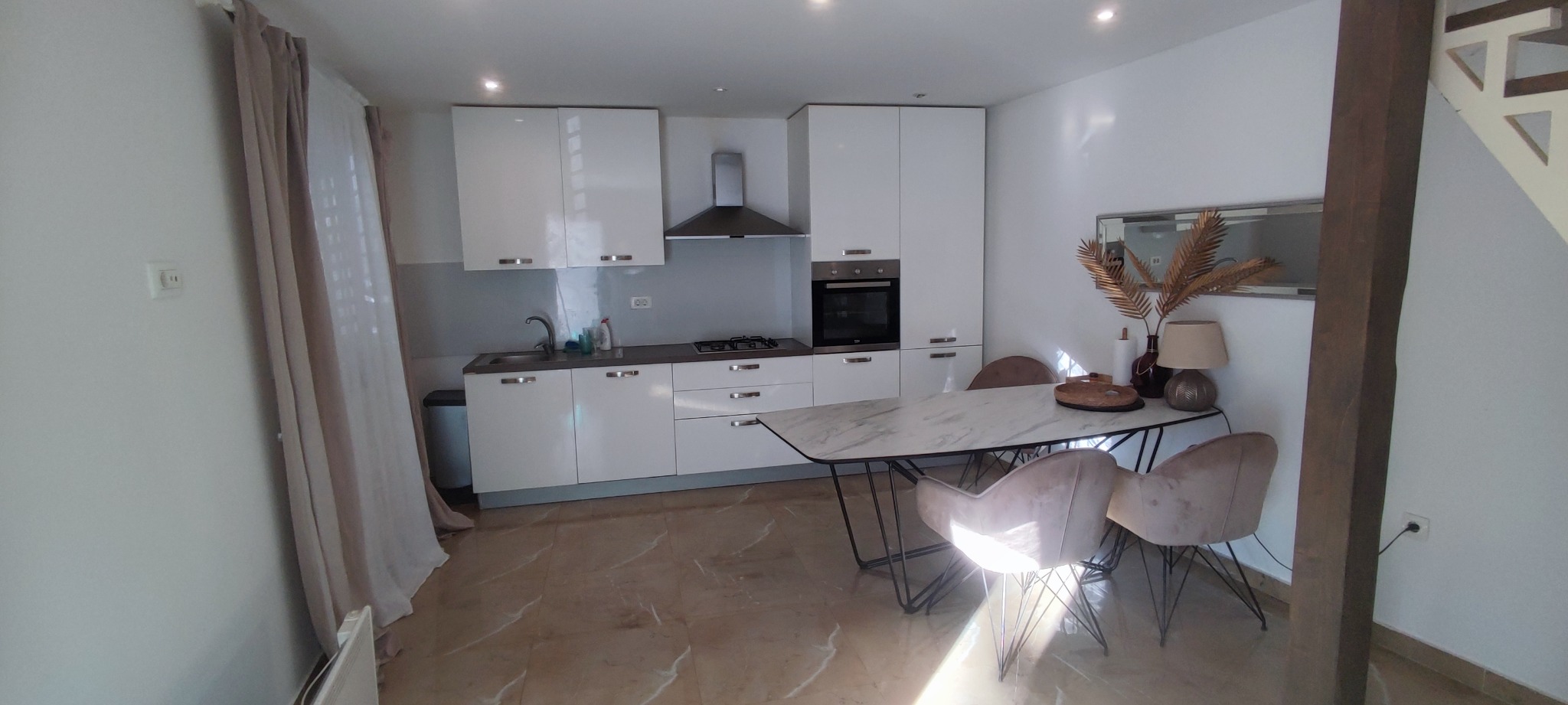 Kuhinja i blagovaonica