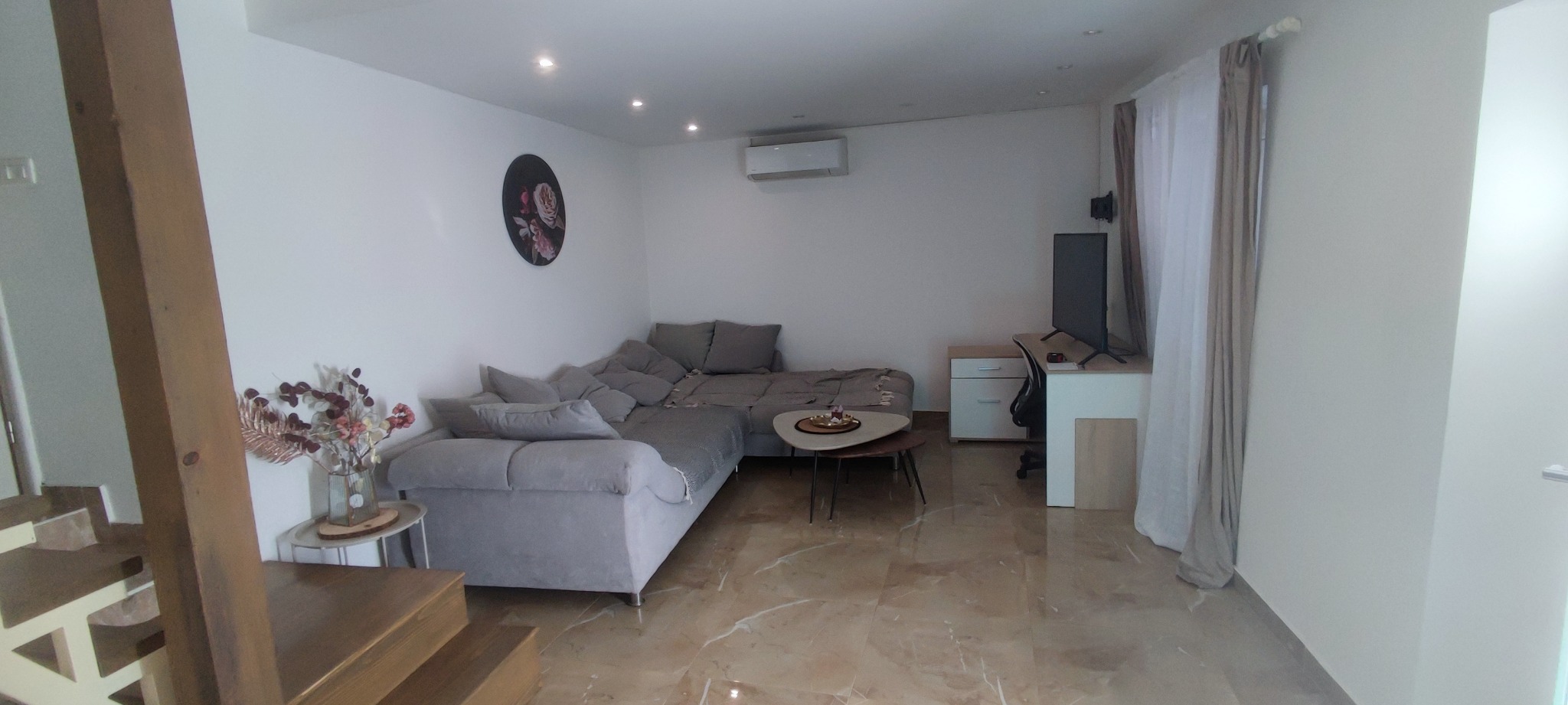 Dnevni boravak s kutnom garniturom